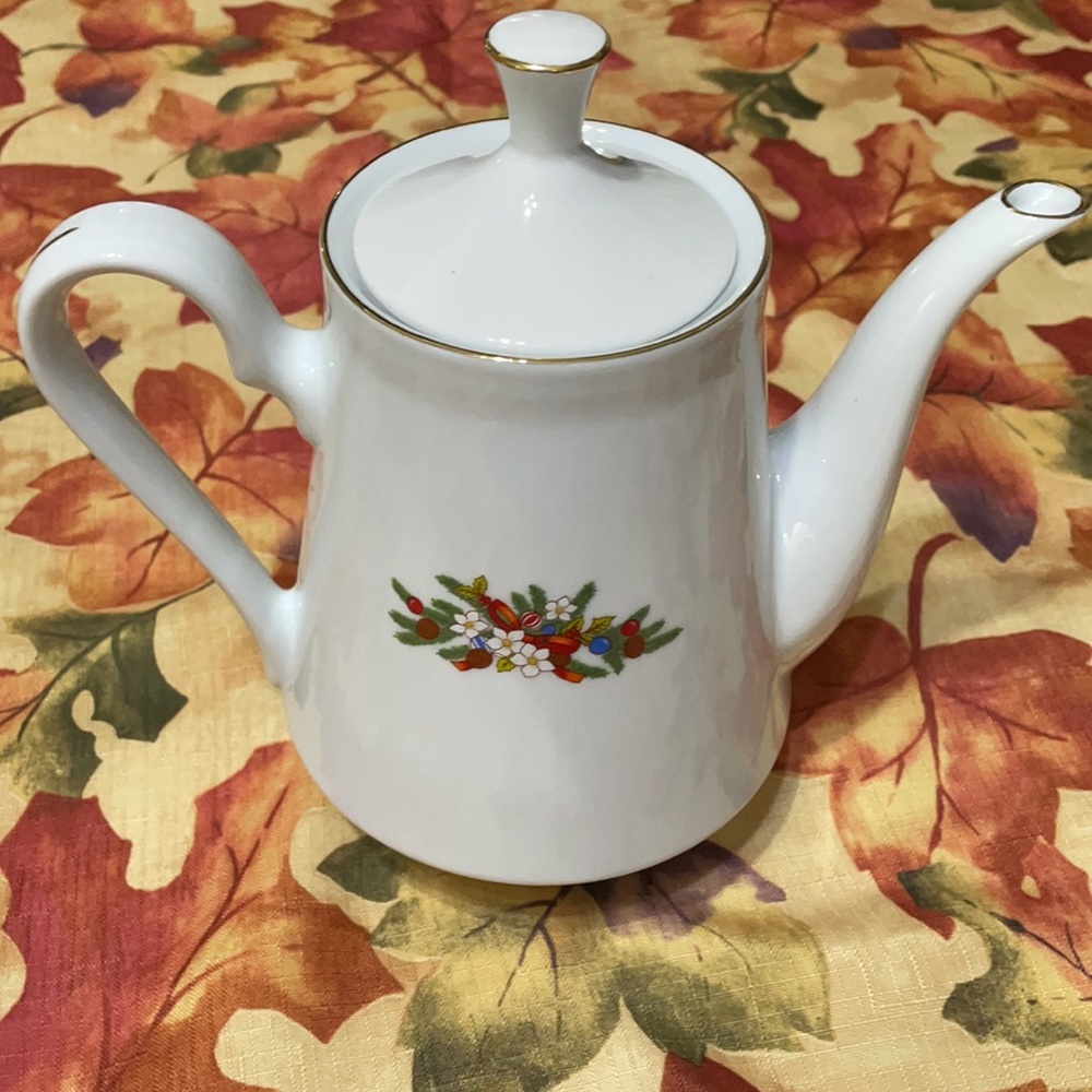 crown ming christmas coffee tea pot